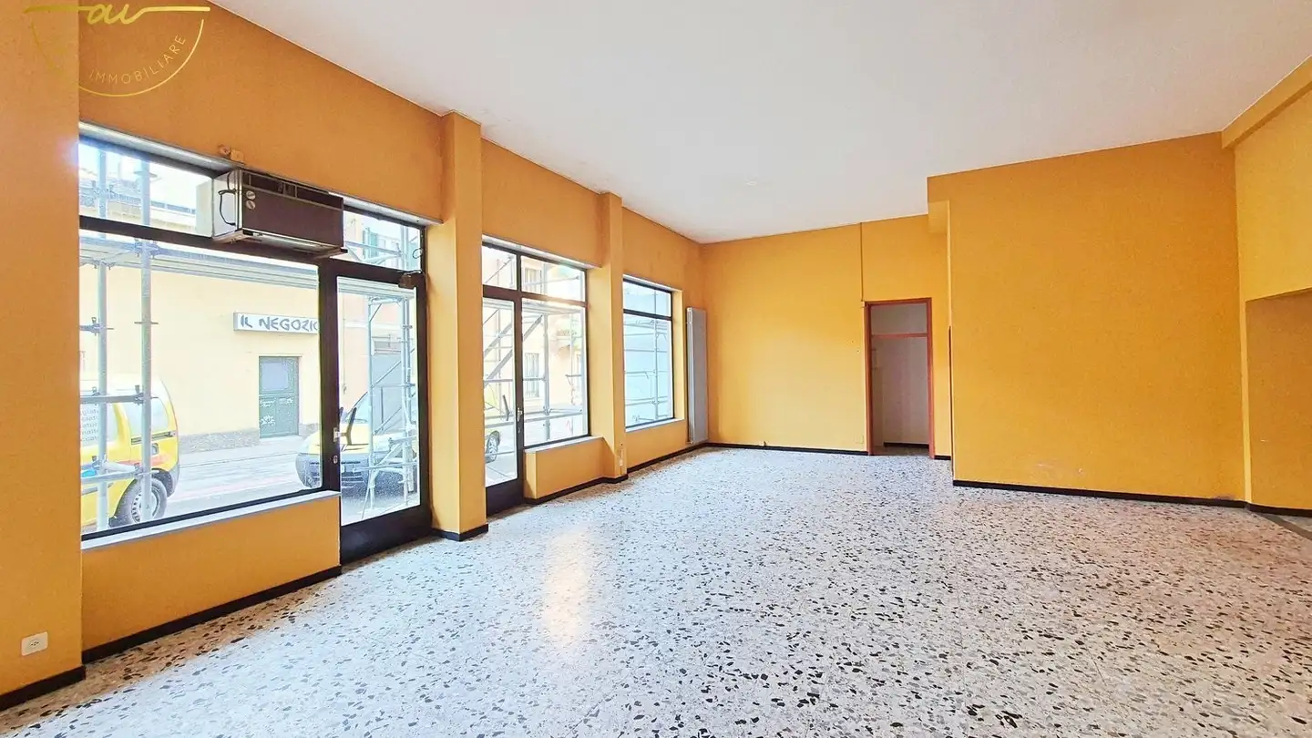 Bureau à louer - 6830 Chiasso