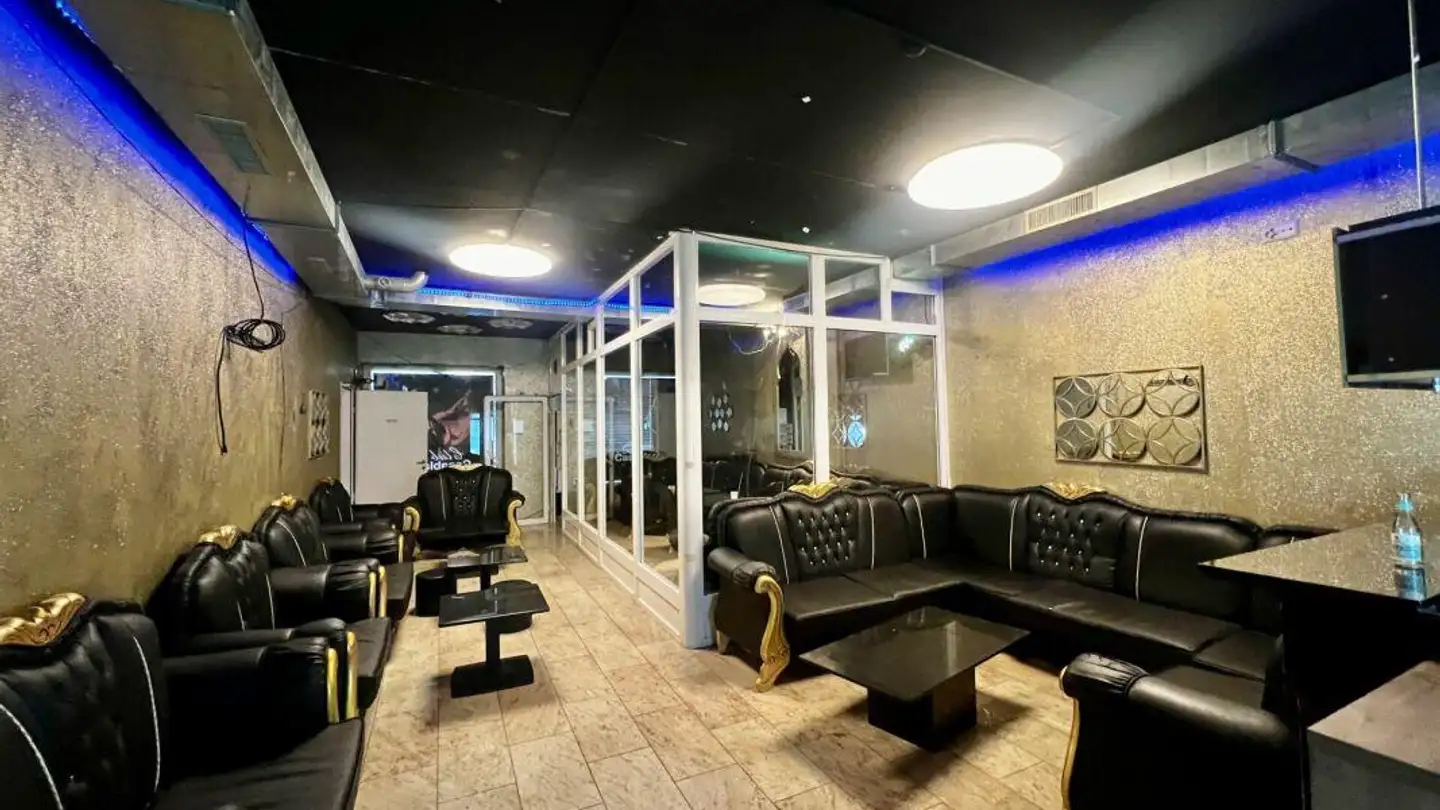 Mixed-use building for sale - 8406 Winterthur - Photo 4