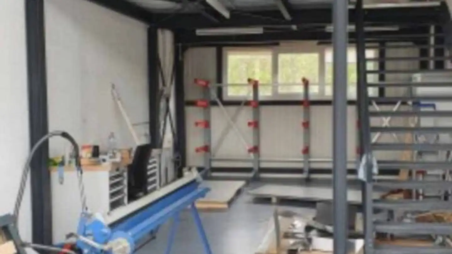 Garage individuel à louer - Zone Industrielle Les Portettes, 1312 Eclépens