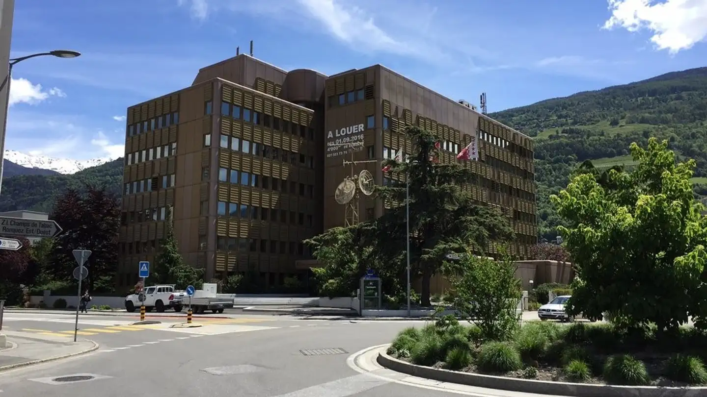 Outdoor parking space for rent - Rue de l'Industrie 10, 1950 Sion