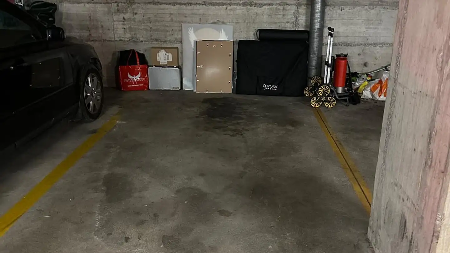 Place de parking extérieure à louer - Felsenstrasse 12a, 8008 Zürich