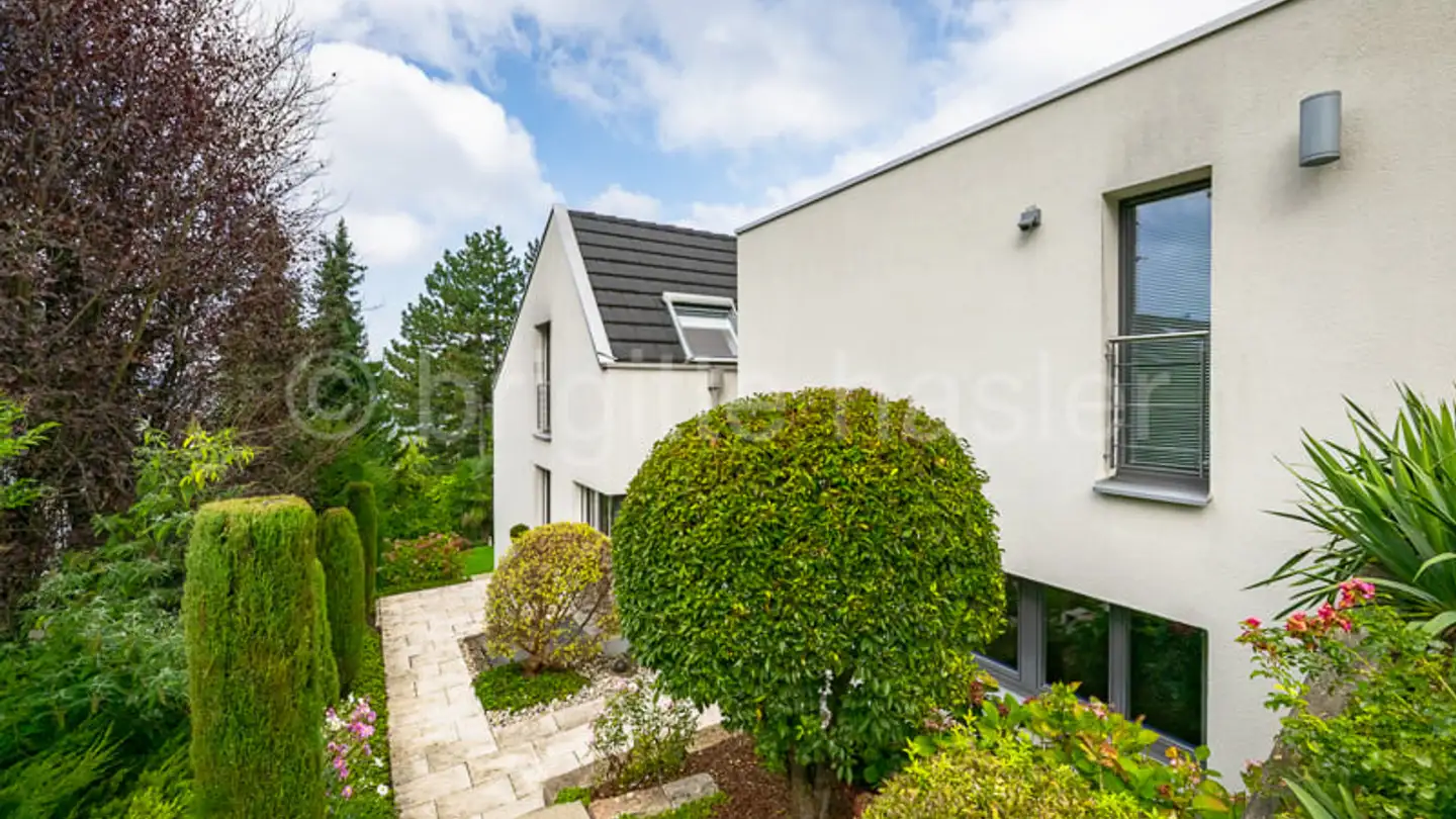 Semi-detached house for sale - Im Link 4, 4142 Münchenstein