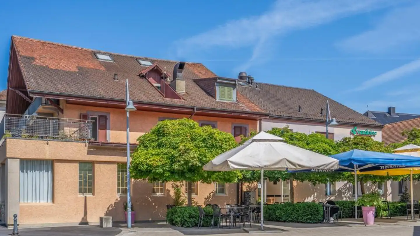 Mixed-use building for sale - 1510 Moudon