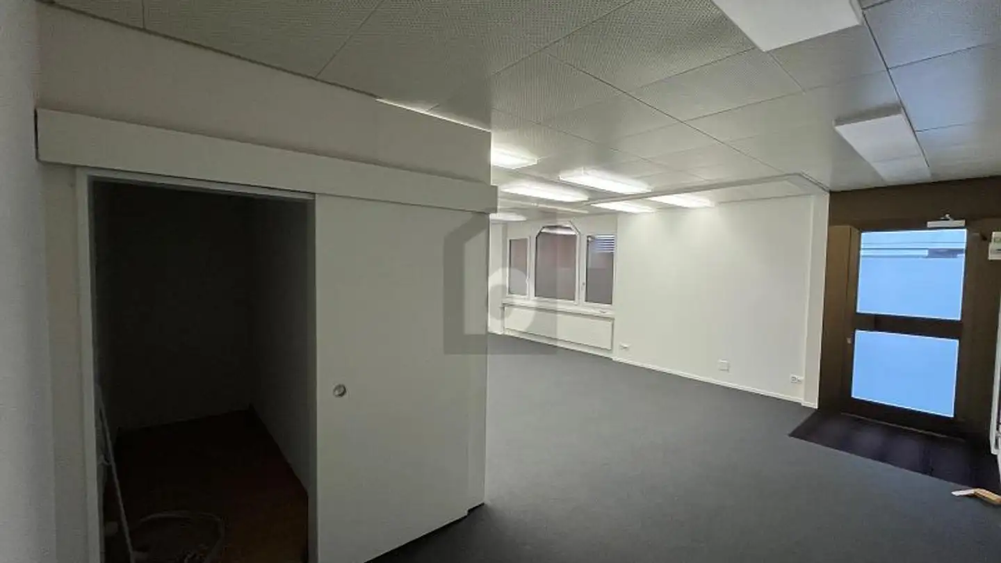 Office space for rent - 6274 Eschenbach LU - Photo 3