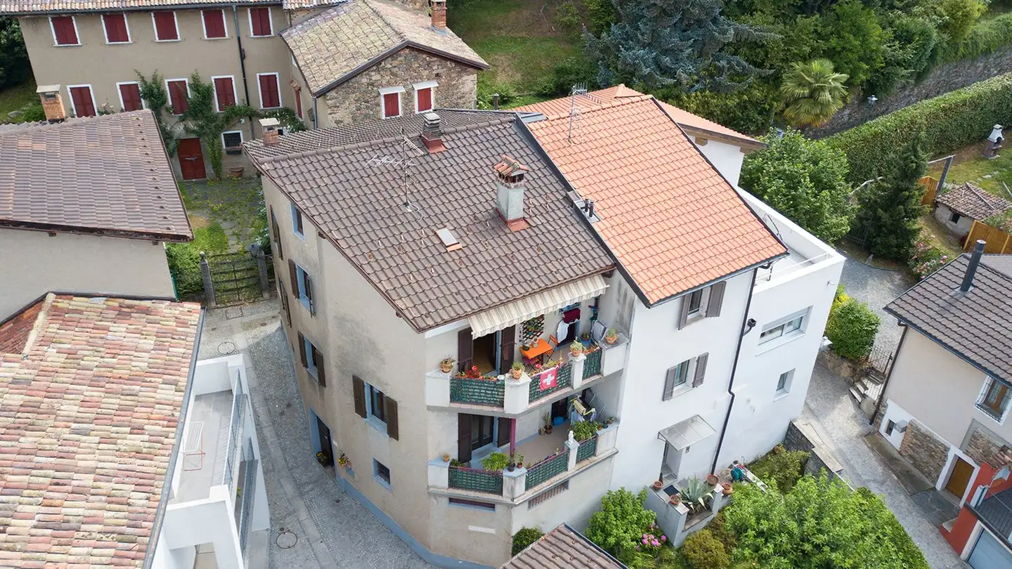 Casa singola in vendita - Piázza Di Carlòtt 4, 6949 Comano