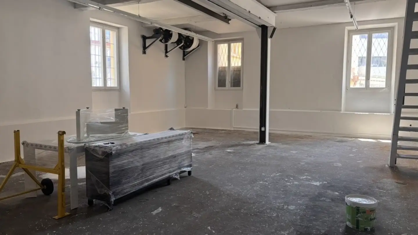 Commercial for rent - 6930 Bedano