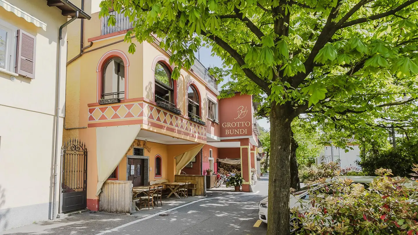 Mischgenutztes Gebäude kaufen - Via Alle Cantine 24, 6850 Mendrisio