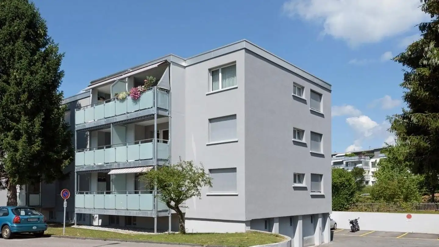 Place de parking extérieure à louer - Säntisstrasse 27, 8640 Rapperswil SG