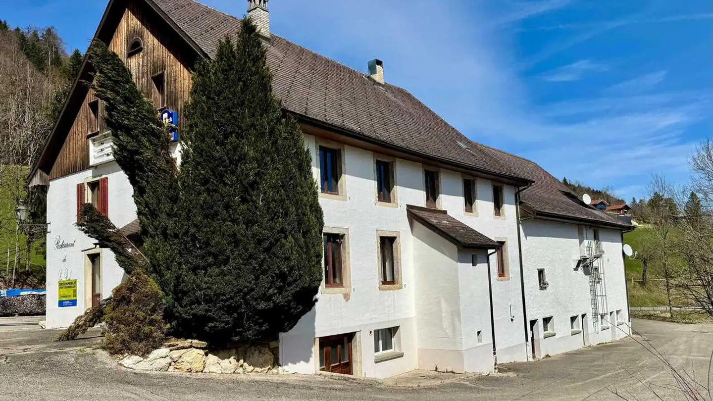 Edificio ad uso misto in vendita - Route De La Roche 1, 2855 Glovelier