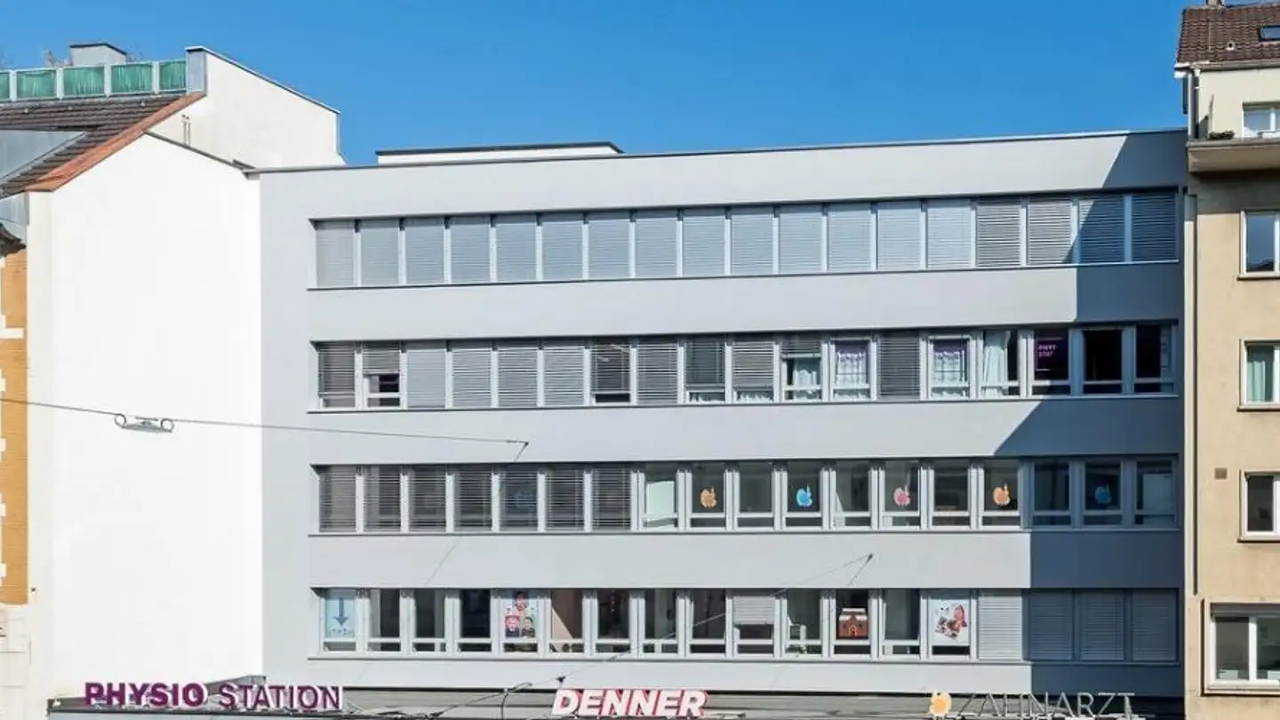 Place de parking souterraine à louer - Badenerstrasse 288, 8004 Zürich