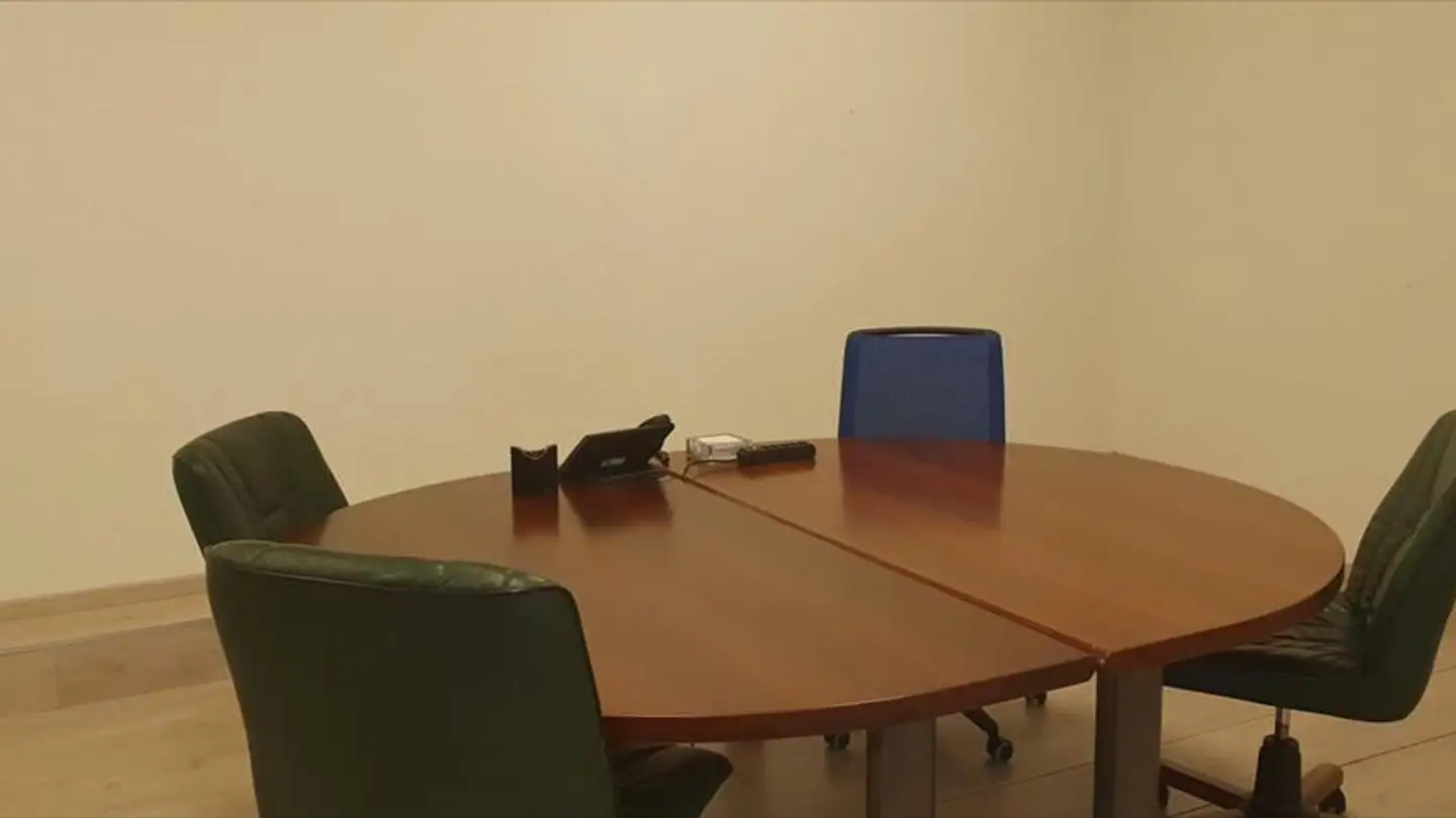 Mixed-use building for rent - 1860 Aigle