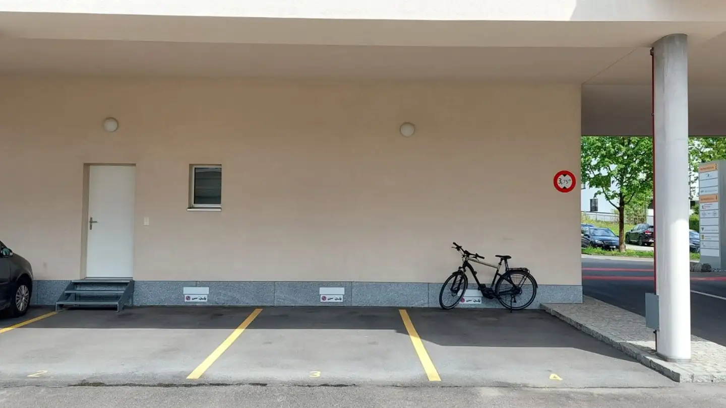 Place de parking extérieure à louer - Hochwachtstrasse 2, 6312 Steinhausen