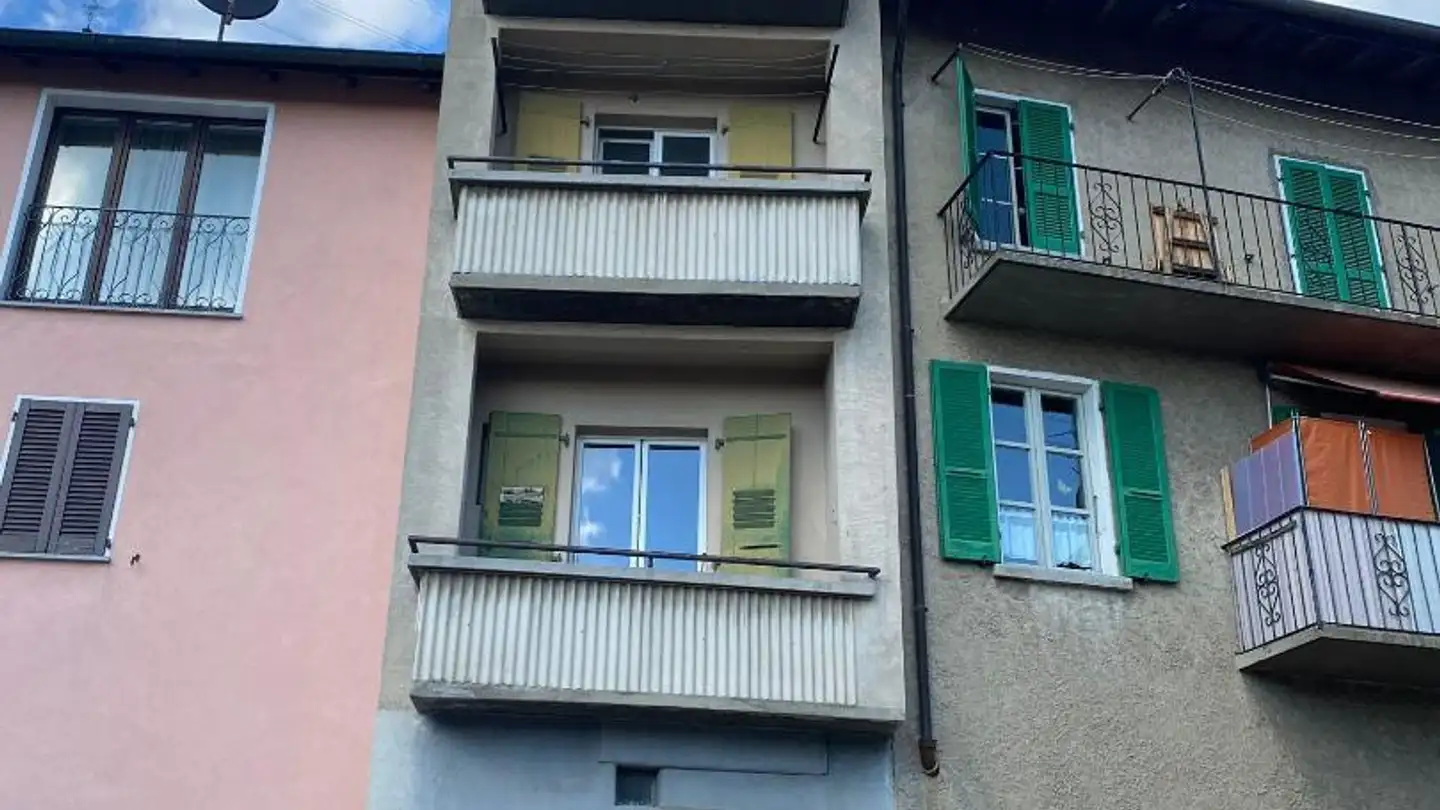 Stepped house for sale - 6837 Caneggio
