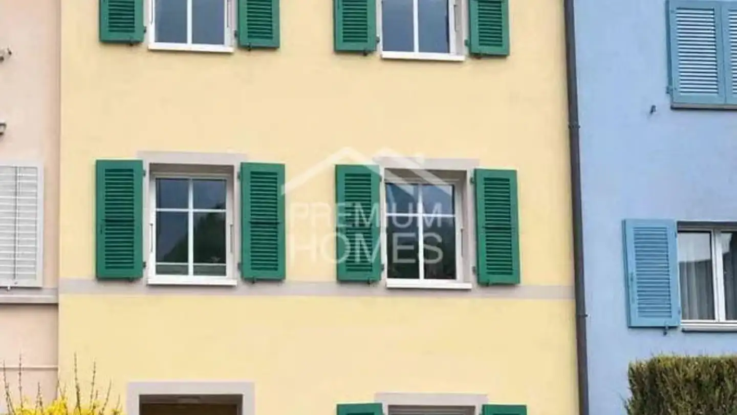 Row house for sale - 8755 Ennenda