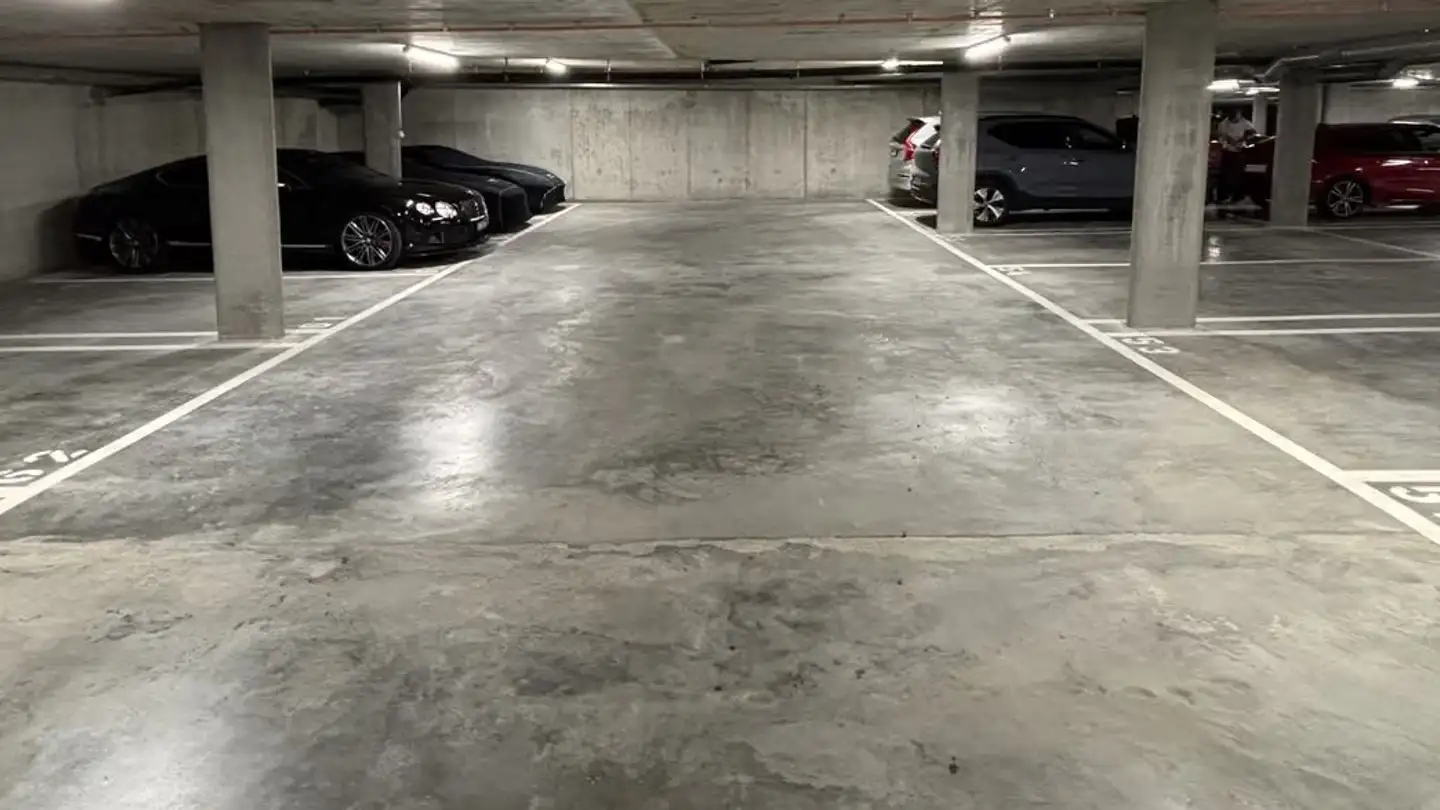 Place de parking souterraine à louer - 1964 Conthey