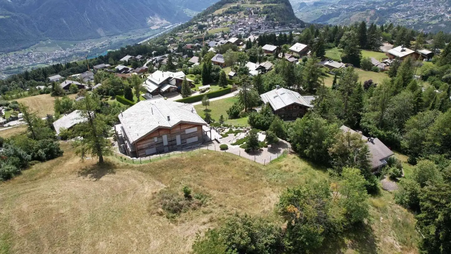 Constructible plot for sale - 3963 Crans-Montana