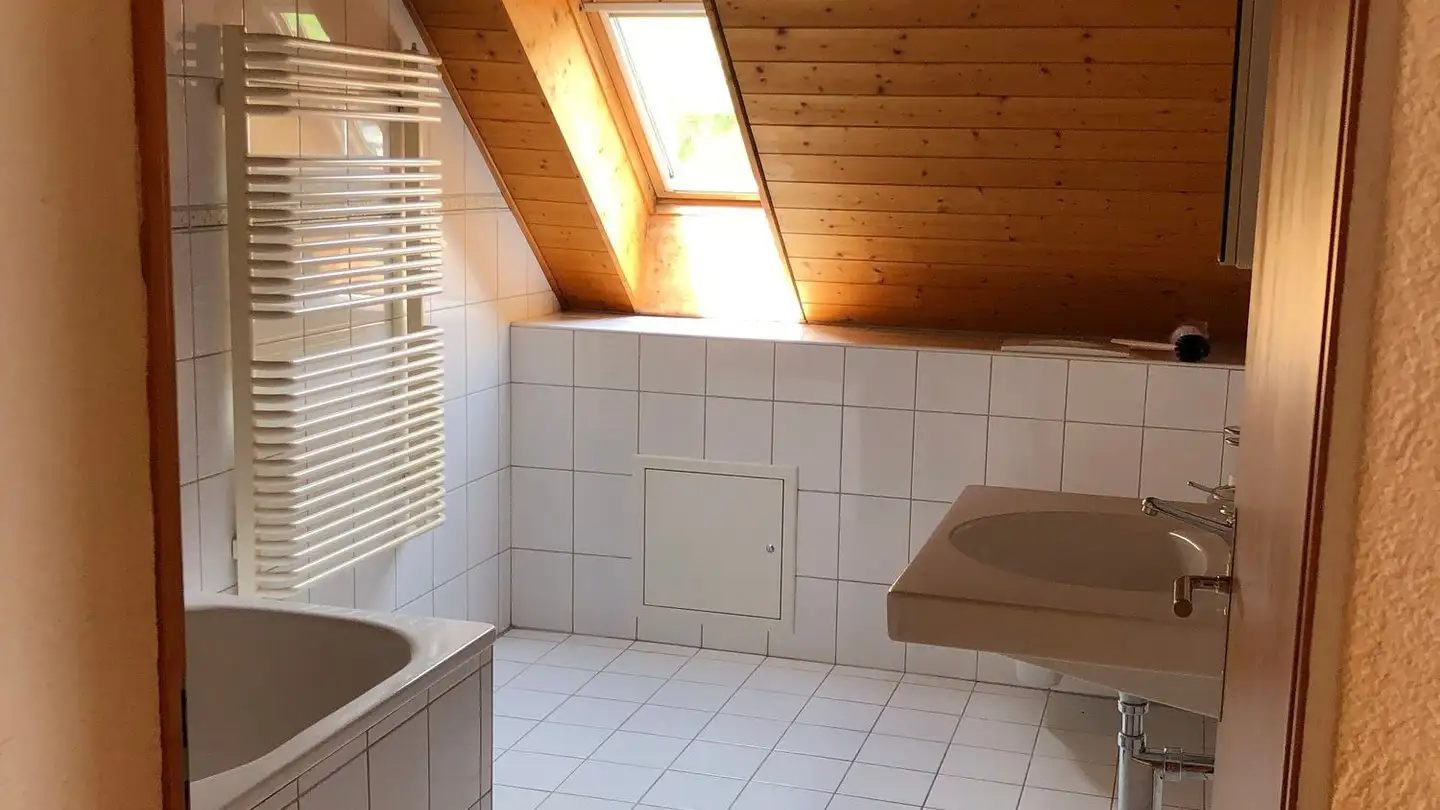 Attic flat for rent - Breitenmattstrasse 29a, 8196 Wil ZH - Photo 2