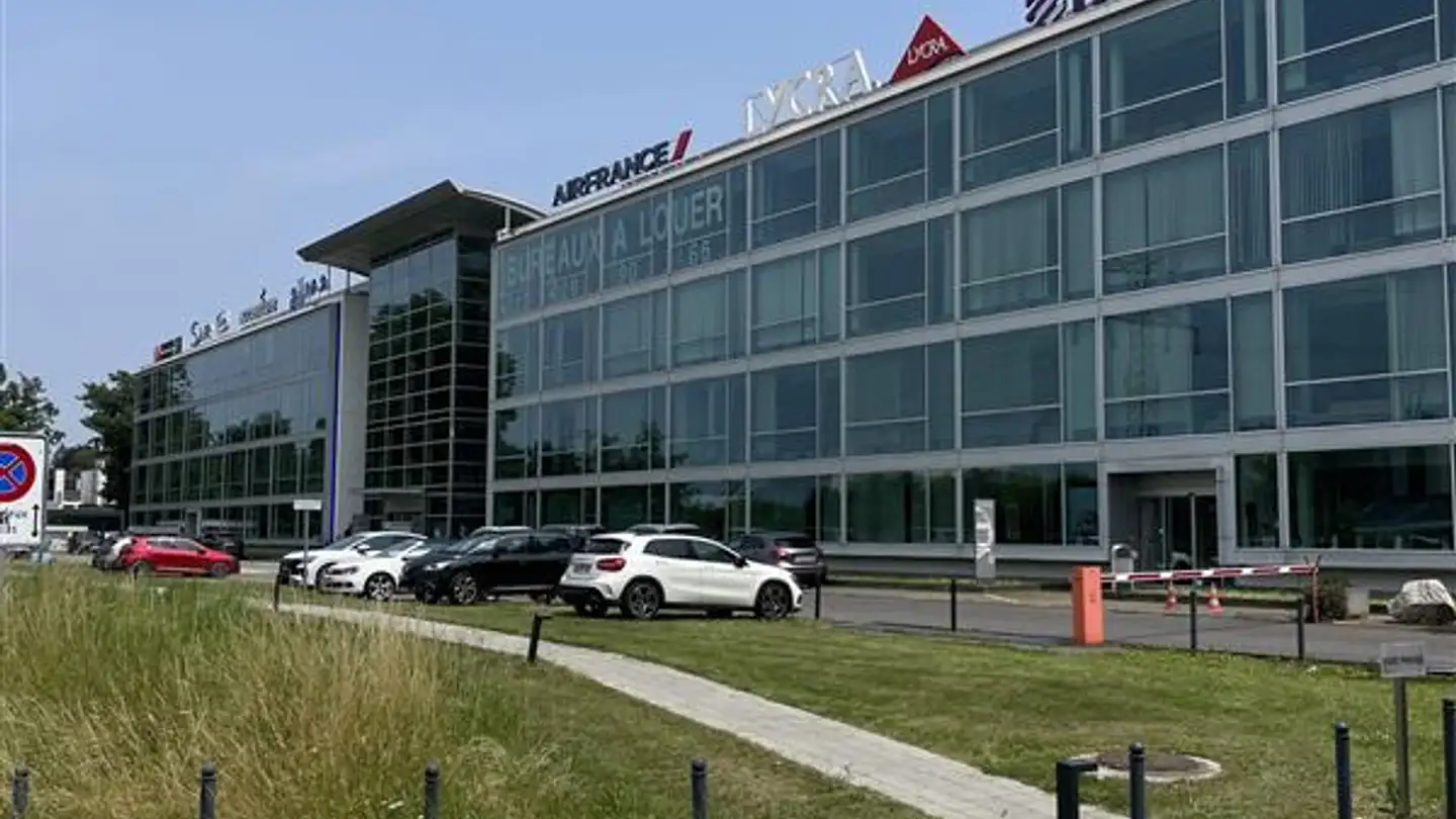 Commercial à louer - Route François-Peyrot 10, 1218 Le Grand-Saconnex