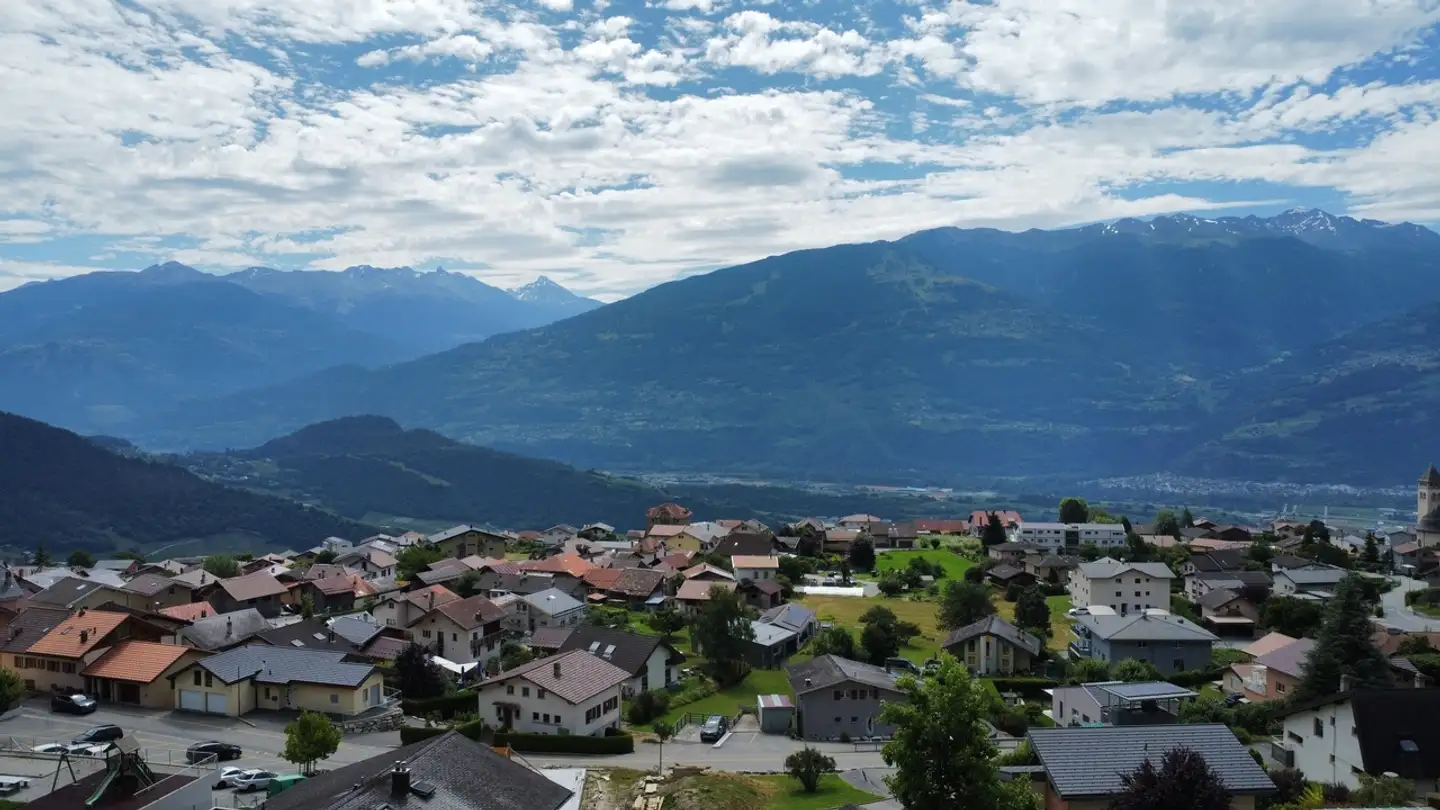 Constructible plot for sale - 1976 Erde