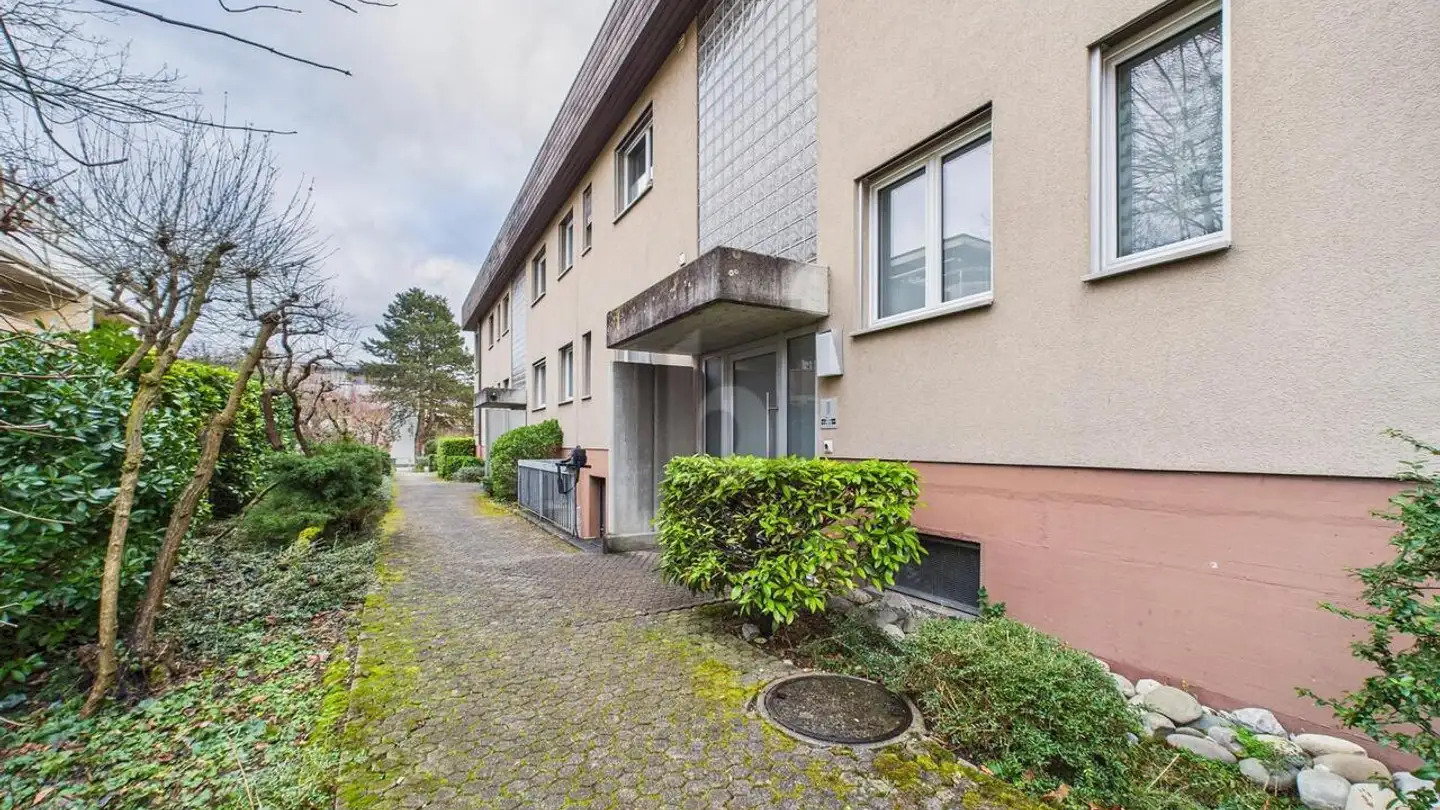 Attic flat for rent - 4153 Reinach BL