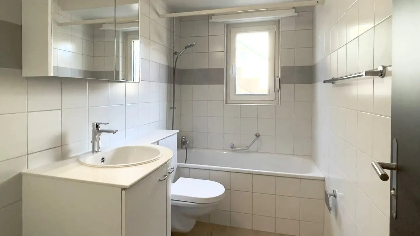 Apartment for rent - 2740 Moutier - Photo 2
