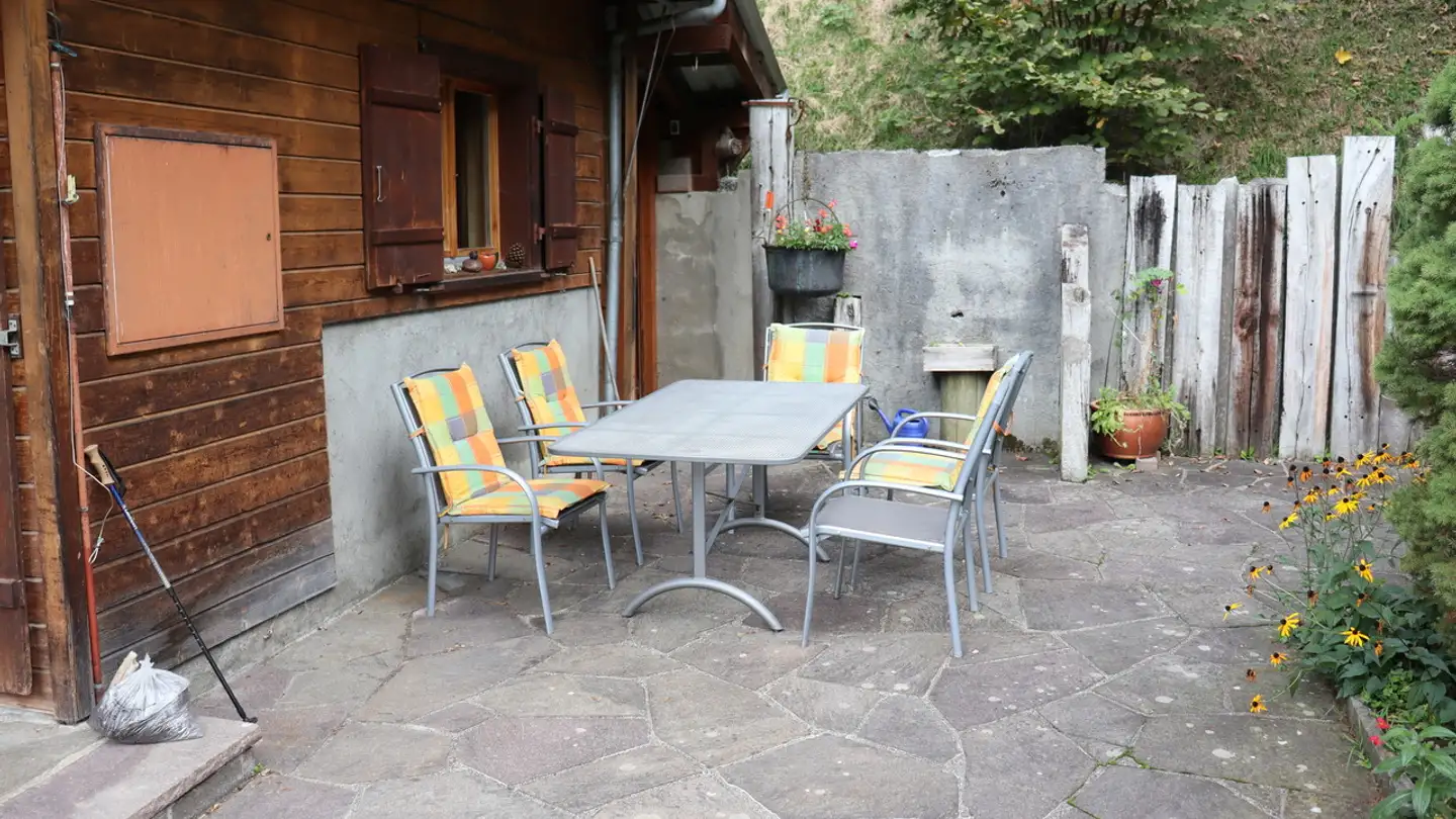 Chalet for sale - 8767 Elm - Photo 2
