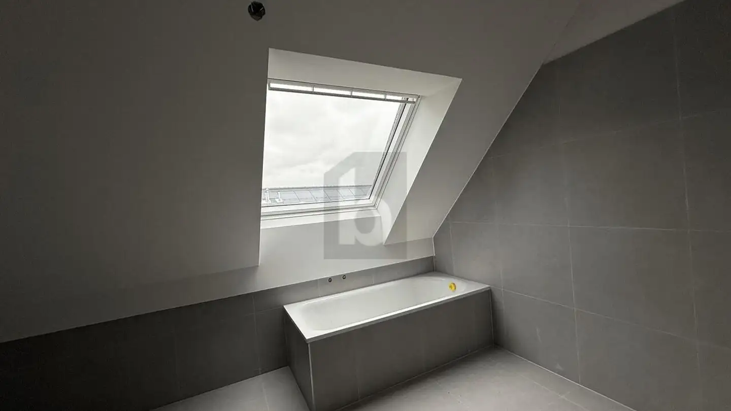 Dachgeschosswohnung mieten - 8196 Wil ZH - Foto 4