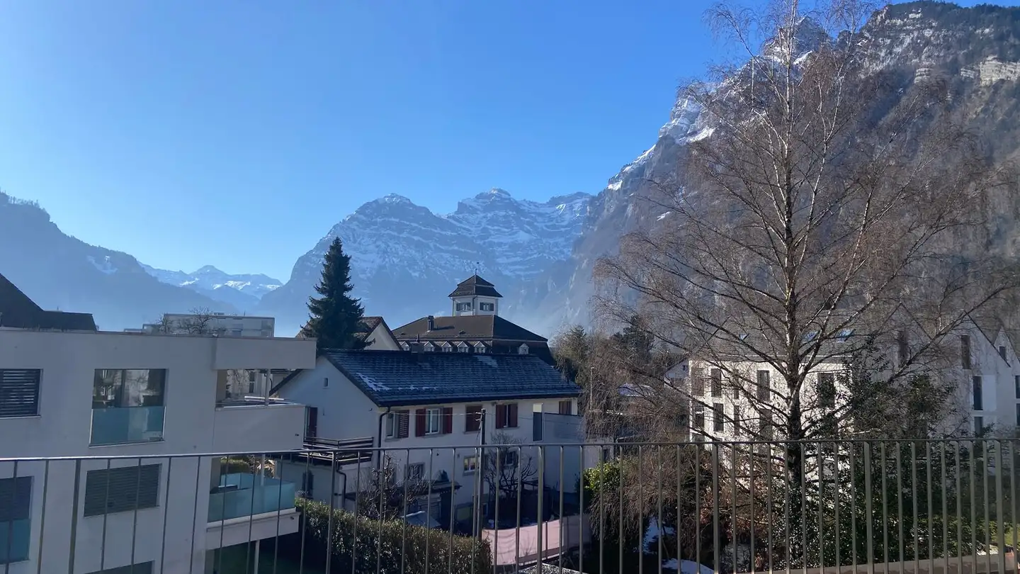 Dachgeschosswohnung mieten - Bahnhofstrasse 13, 8752 Näfels - Foto 2