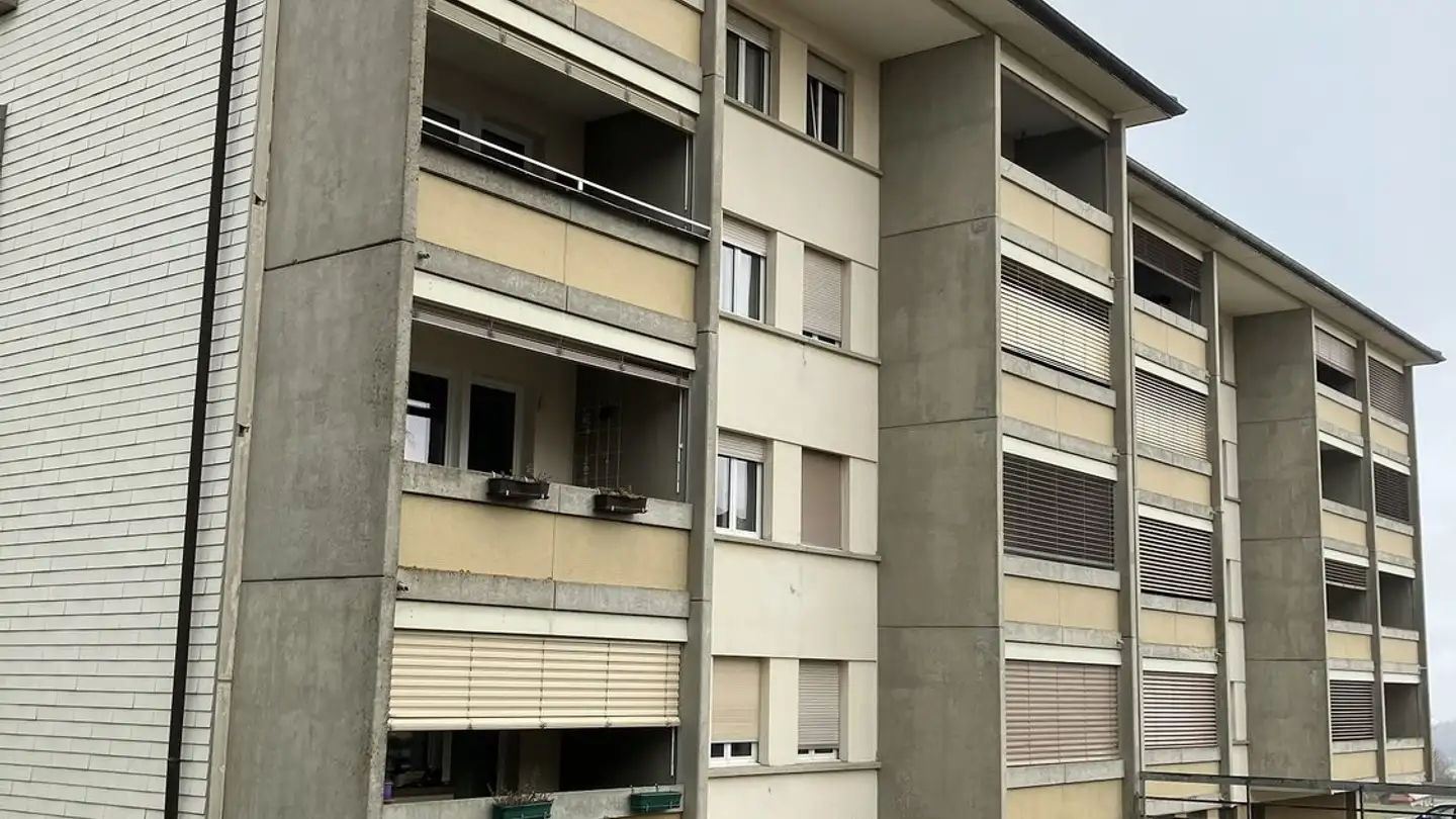 Place de parking extérieure à louer - Rue Des Pâques 2, 2206 Les Geneveys-sur-Coffrane