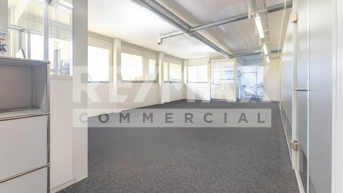Office space for rent - Breitloostrasse 10, 8154 Oberglatt ZH