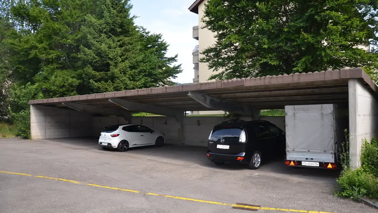 Überdachter Parkplatz mieten - Bahnhofstrasse 1a, 8360 Eschlikon TG
