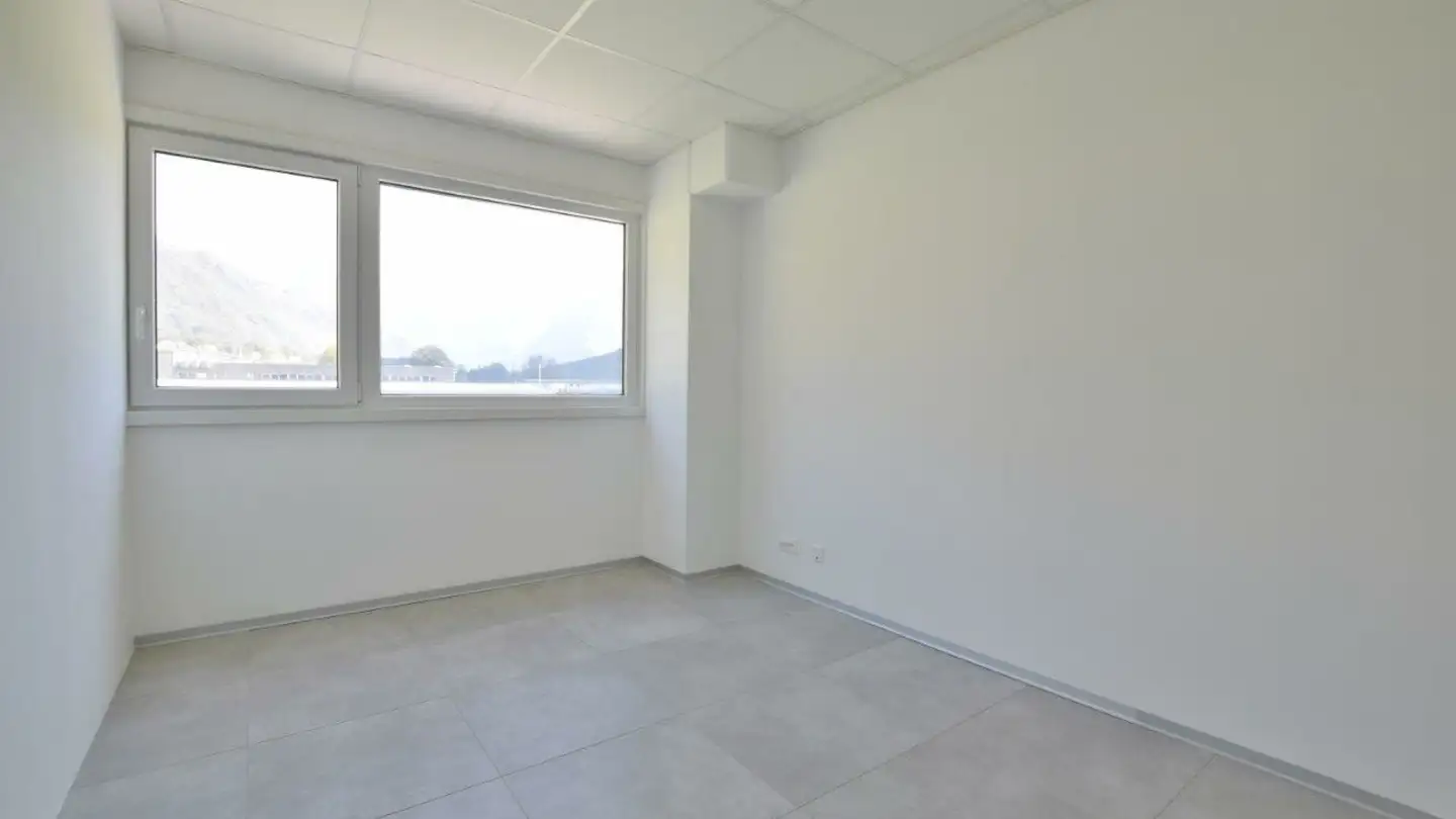 Spazio ufficio in affitto - Via Quatorta, 6533 Lumino - Photo 4