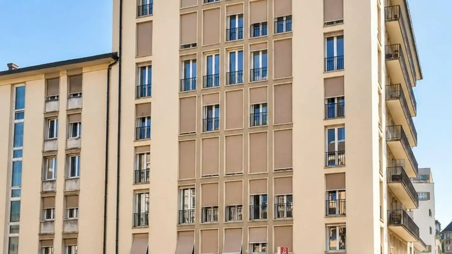 Commercial for rent - Avenue Léopold-Robert 83, 2300 La Chaux-de-Fonds