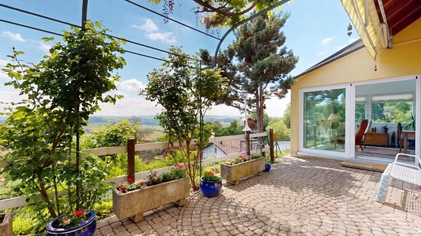 Single house for sale - 1670 Ursy
