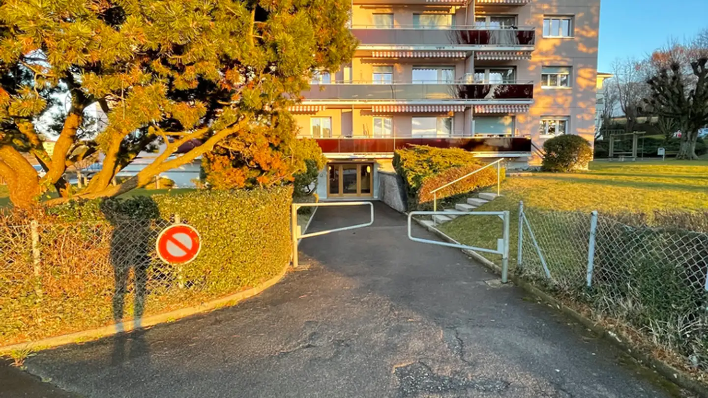 Place de parking extérieure à louer - Route Neuve 81, 1024 Ecublens VD