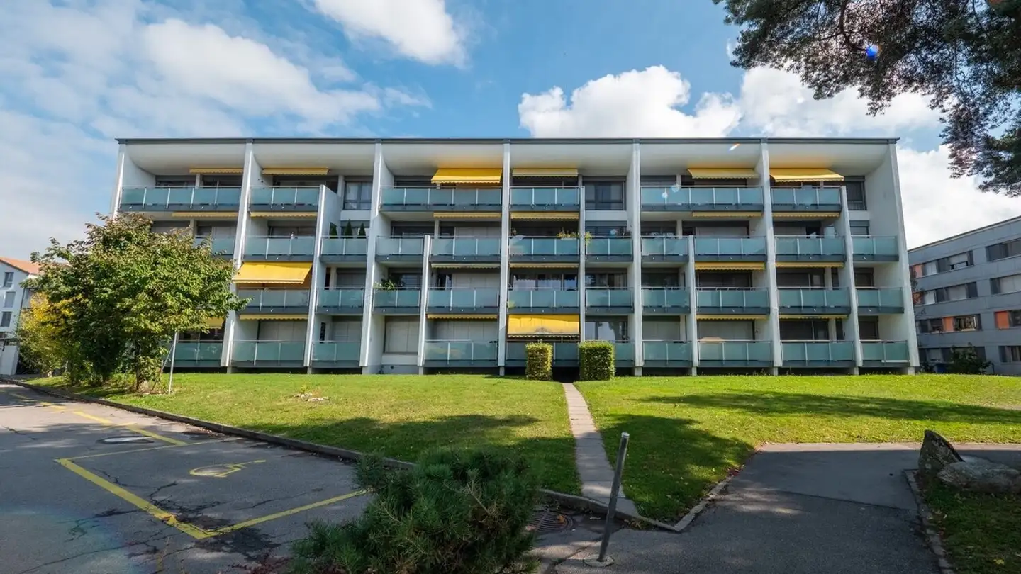 Place de parking extérieure à louer - Alfons-Aeby-Strasse 37, 3186 Düdingen
