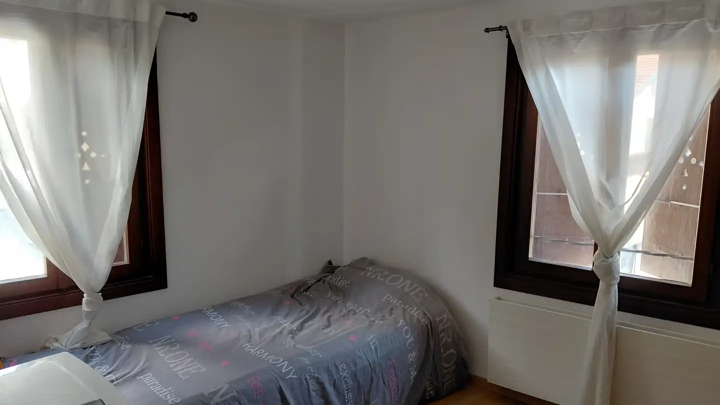 Single room for rent - 1912 Leytron