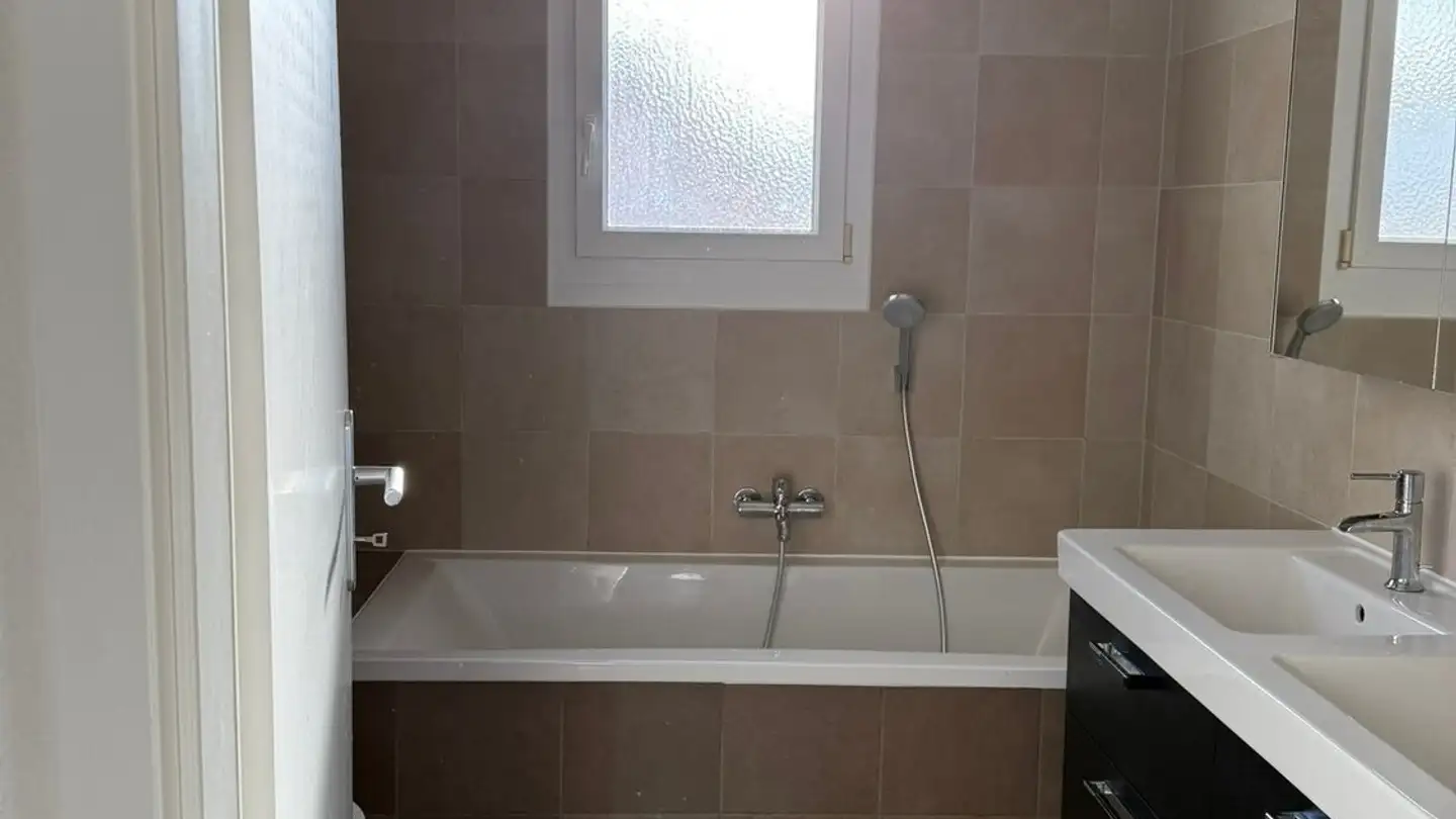 Appartement à louer - Chemin De La Maison Jean 2, 1801 Le Mont-Pèlerin - Photo 3