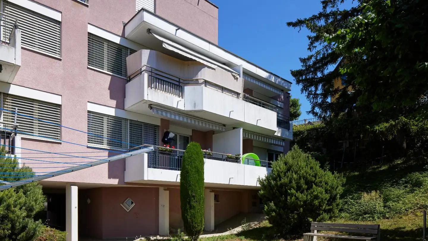 Outdoor motorbike parking space for rent - Sentier De La Gare 2, 1020 Renens VD - Photo 2