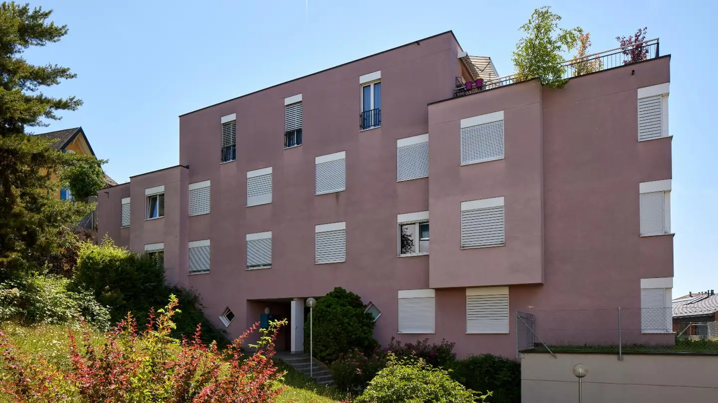 Outdoor motorbike parking space for rent - Sentier De La Gare 2, 1020 Renens VD - Photo 3