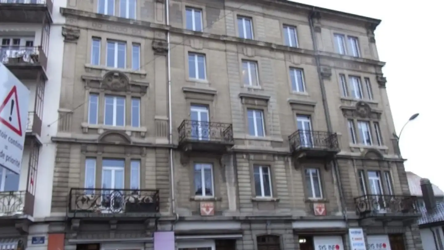 Bureau à louer - Rue De La Charrière 13, 2300 La Chaux-de-Fonds