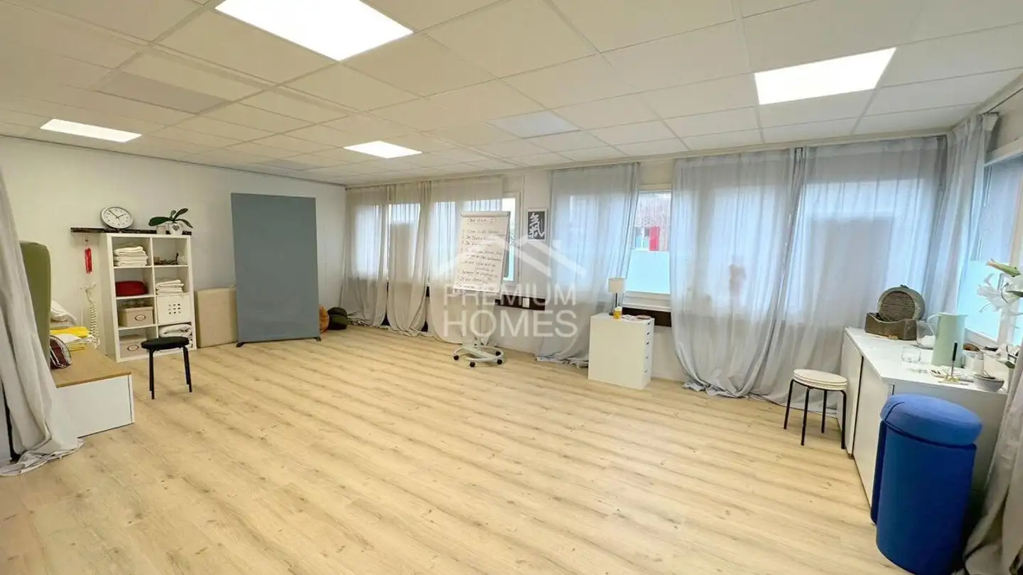 Mixed-use building for sale - 5621 Zufikon