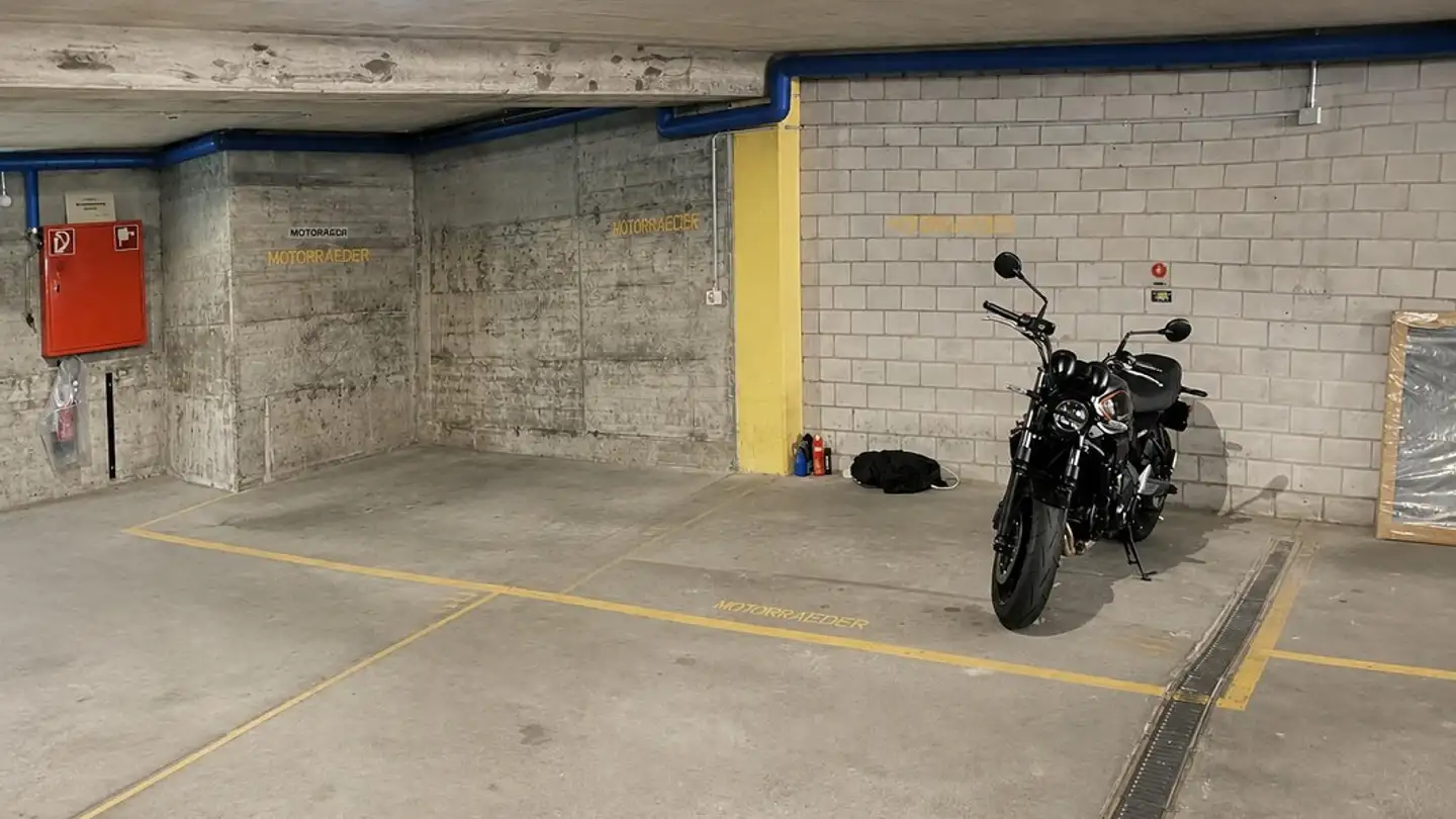 Überdachter Motorradparkplatz mieten - Hallerstrasse 6, 3012 Bern - Foto 2