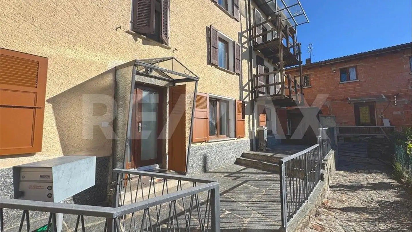Row house for sale - 6951 Bogno