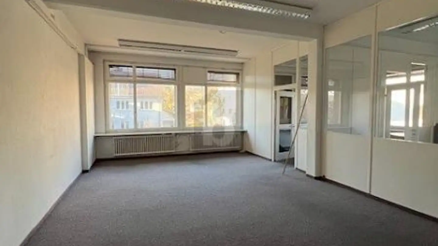 Bürofläche mieten - 8197 Rafz