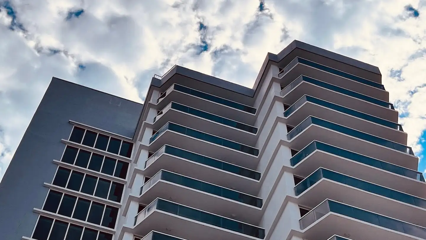 Shop for rent - 1347 Le Sentier