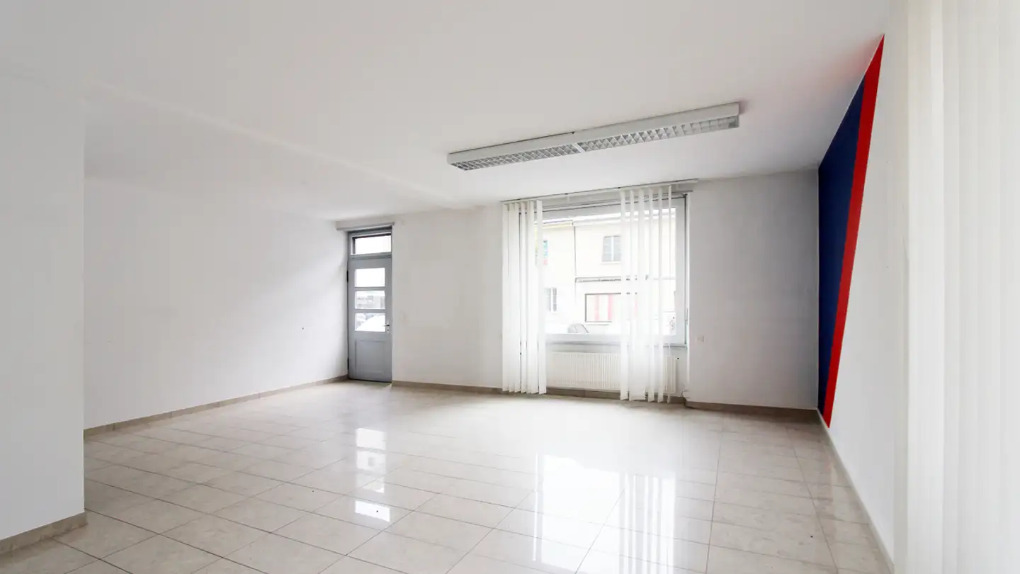 Commercial for rent - 3930 Visp - Photo 3