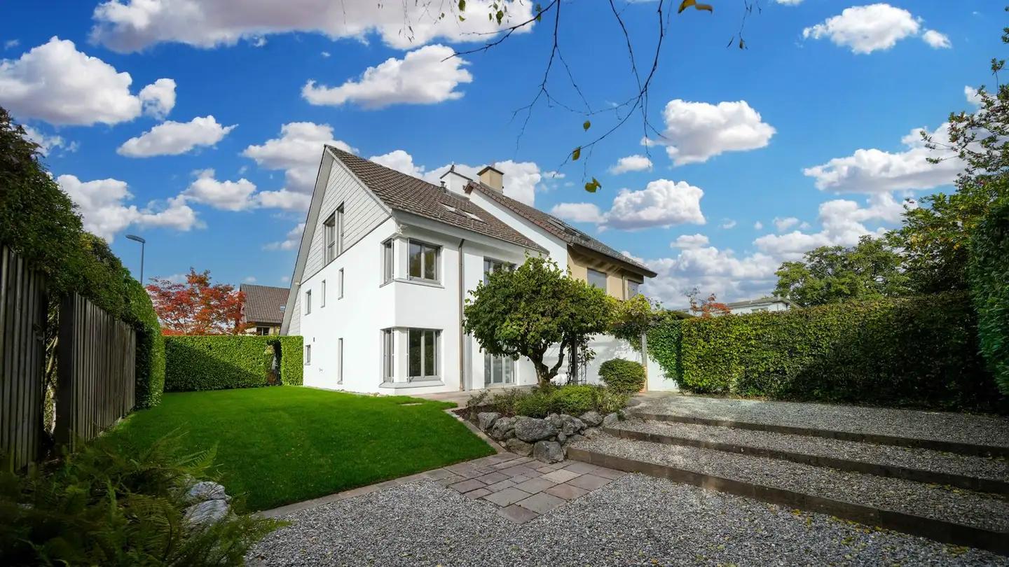 Doppelhaushälfte mieten - Sonnenbergstrasse 32a, 8610 Uster