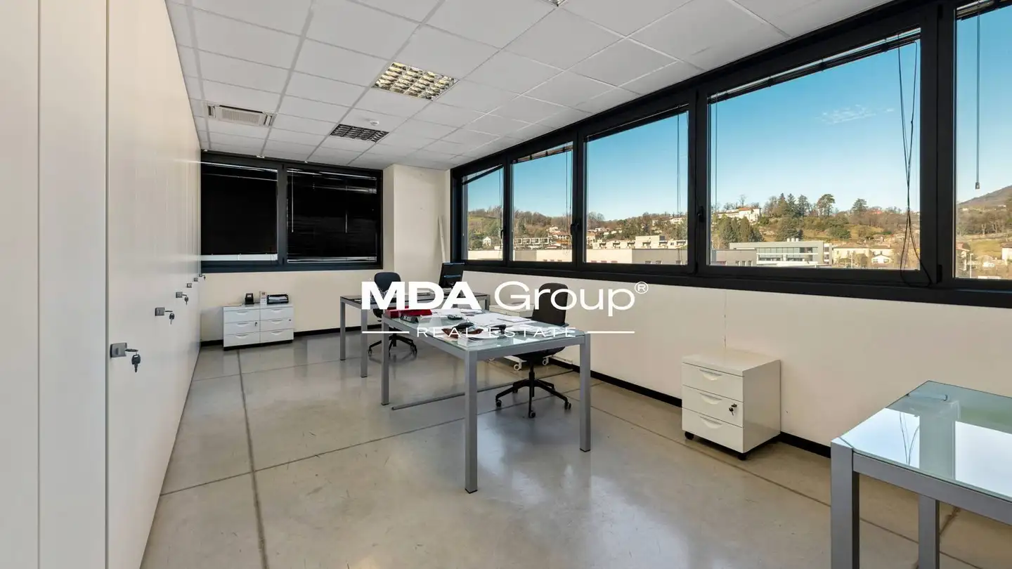 Bürofläche mieten - Via Cantonale, 6855 Stabio