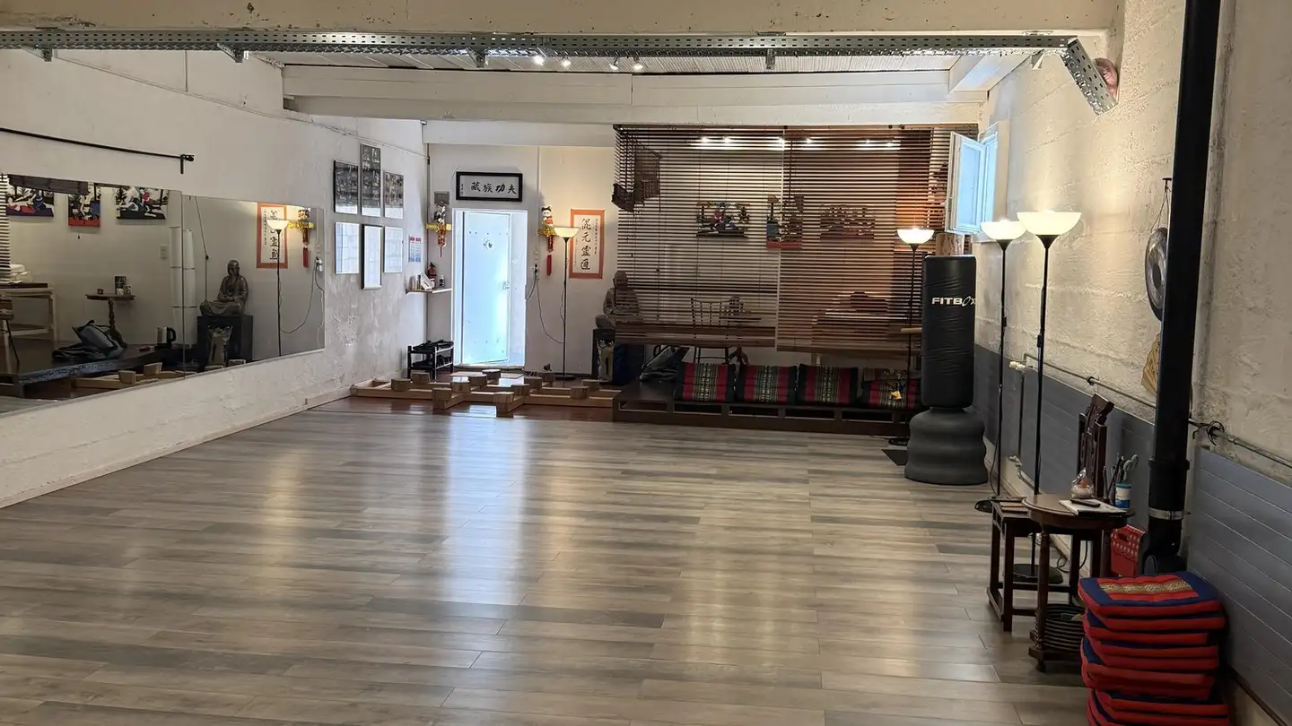 Commercial à louer - Hönggerstrasse 120, 8037 Zürich